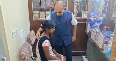 मंत्रित्व की व्यस्तता के बीच गले में स्टेथोस्कोप, मंत्री ने डॉक्टर्स डे पर देखे सैकड़ों मरीज