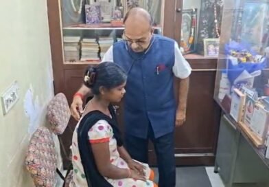 মন্ত্রীত্বের ব্যস্ততার মাঝেও স্টেথোস্কোপ হাতে মন্ত্রী ! ডক্টরস ডে”তে দেখলেন শতাধিক রোগী