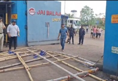 प्रबंधन के साथ मिलीभगत का आरोप  दुर्गापुर में निजी कारखाने से बीएमएस का धरना पुलिस ने हटाया