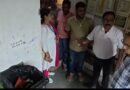 स्वच्छता और सफाई पर जोर  आसनसोल की आवासीय कॉलोनी में जागरूकता अभियान चलाने पहुंचे नगर निगम के इंजीनियर और कर्मचारी