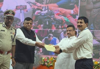 तारातला बचाव अभियान में अद्वितीय योगदान  बंगाल के मुख्यमंत्री के हाथों सम्मानित हुई पूर्व रेलवे की टीम