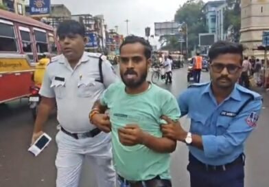 बिना हेलमेट बाइक रोकने पर पुलिस के निशाने पर युवक, पत्रकार बताकर दी धमकी, बहस के बाद आसनसोल में हिरासत में लिया गया