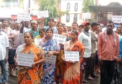 ইএসআই, পিএফ ও ন্যূনতম মজুরির দাবিতে দুর্গাপুরে বোরো অফিস ঘেরাও, বিক্ষোভ সাফাই কর্মীদের