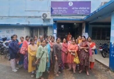 बिना प्रशिक्षण के अन्नपूर्णा योजना का काम करने का निर्देश, बीडीओ कार्यालय में प्रदर्शन करने पहुंचे सालानपुर के आईसीडीएस कर्मी