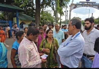 বার্নপুর ইস্কোতে কর্মরত অবস্থায় ঠিকা কর্মীর মৃত্যু, চাকরি ও ক্ষতিপূরণের দাবিতে দেহ রেখে গেট আটকে বিক্ষোভ, উত্তেজনা