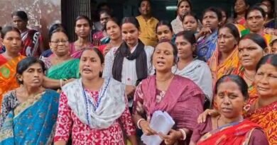 अन्नपूर्णा योजना की राशि नहीं मिलने पर जामुड़िया में महिलाओं का बोरो कार्यालय में प्रदर्शन