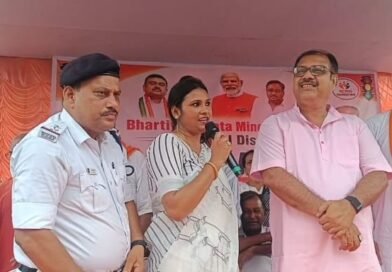 বার্নপুরে ভারতীয় জনতা সংখ্যালঘু মোর্চার হেলমেট বিলি