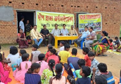 आसनसोल के सामाजिक संगठन “योर ऑर्गेनाइजेशन” की पहल  सालानपुर में बारिश से स्कूली बच्चों को बचाने के लिए छाता और रेनकोट वितरण
