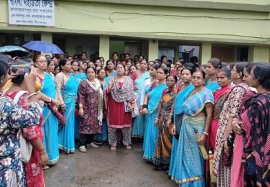 ডেটা রিচার্জের টাকা ও অতিরিক্ত কাজের জন্য ভাতার দাবি  সালানপুরে আইসিডিএস কর্মীদের বিক্ষোভ, স্মারকলিপি