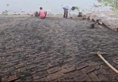 বালি নেই, থমকে উন্নয়ন! পশ্চিম বর্ধমানে স্টোন ডাস্টেই চলছে নির্মাণ  কর্মহীন হয়ে ভিনরাজ্যে শ্রমিকদের পাড়ি