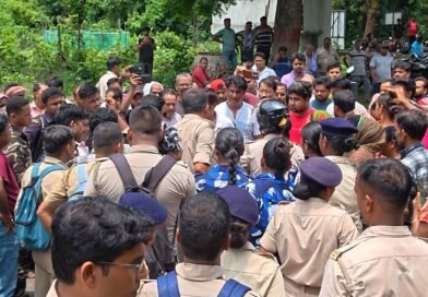 মাইথনে ডিভিসির উচ্ছেদ অভিযানে ধুন্ধুমার, আধিকারিকদের ঘিরে বিক্ষোভ স্থানীয়দের, পুলিশের মধ্যস্থতায় কাটল জট