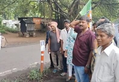 अभिषेक बनर्जी की टिप्पणी को लेकर दुर्गापुर में भाजपा का विरोध प्रदर्शन, तस्वीर पर जूतों की माला और अंडे फेंके गए