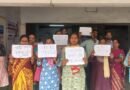 বেতন বৃদ্ধি ও স্থায়ীকরণের দাবি  কাজ বন্ধ করে অবস্থান বিক্ষোভে আসানসোল জেলা হাসপাতালের অস্থায়ী কর্মীরা  আশ্বাস সুপারের