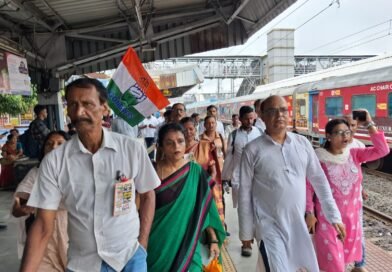 কলকাতা যেতে বাধা দেওয়ার অভিযোগ, দুর্গাপুর স্টেশনে বিজেপি-কংগ্রেসের স্লোগান যুদ্ধ, উত্তেজনা
