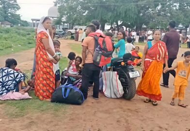 খনির পাশেই ধসের আতঙ্ক, খোলা মাঠে আশ্রয় শতাধিক পরিবারের