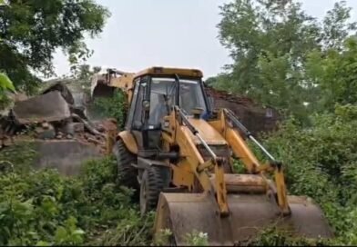 आसनसोल में रेलवे की जमीन पर बुलडोजर चला, बारिश के बीच सिर से छिन गई छत, कई गरीब परिवारों पर गहराया संकट