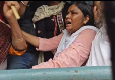 वामदलों के ‘जेल भरो’ कार्यक्रम को लेकर आसनसोल में हंगामा  बैरिकेड तोड़कर धक्का-मुक्की, मीनाक्षी मुखर्जी सहित सीपीएम के कई नेता गिरफ्तार