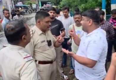 গন্ডগোলের ঘটনায় নেতা গ্রেফতারের প্রতিবাদ  রানিগঞ্জ থানায় বিজেপির বিক্ষোভ, পুলিশের সঙ্গে বাকবিতন্ডা, আটক দুই