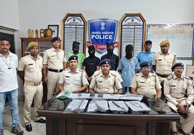 রানিগঞ্জে বড়সড় ডাকাতির ছক বানচাল, আগ্নেয়াস্ত্র সহ গ্রেফতার ৪