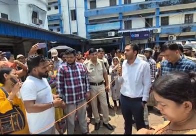 পরপর দুদিন  অন্নপূর্ণা যোজনার টাকা না পেয়ে আসানসোলে এসডিও অফিসে ক্ষুব্ধ মহিলাদের বিক্ষোভ