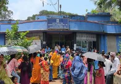 ত্রিপল এবং অন্নপূর্ণা যোজনার টাকা না পাওয়ার অভিযোগ, আসানসোলে বোরো অফিস ঘেরাও, বিক্ষোভ