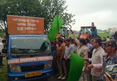 আসানসোল পুরনিগমের ৫৬ নং ওয়ার্ডে পুকুর  সংস্কার  কাজের সূচনায় অগ্নিমিত্রা পাল