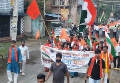 कुल्टी में 150 मीटर लंबे राष्ट्रीय ध्वज के साथ एबीवीपी की तिरंगा यात्रा