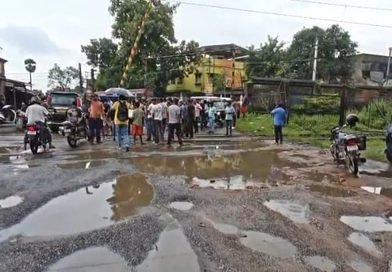 বেহাল রাস্তায় প্রতিদিন দুর্ঘটনা! সারাইয়ের দাবিতে বার্নপুরে অবরোধ, সেলের বিরুদ্ধে ক্ষোভ এলাকাবাসীর, আশ্বাস মন্ত্রীর