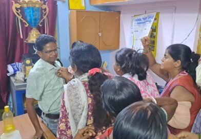 Rupnarayanpur पंचायत में हंगामा, प्रधान के पति को महिलाओं ने कॉलर पकड़कर कार्यालय से बाहर निकाला !