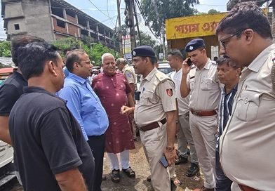 অগ্নিমূল্য চিনি ! কালোবাজারি রুখতে রানিগঞ্জে গোডাউনে টাস্ক ফোর্স নিয়ে পুলিশ  প্রশাসনের হানা