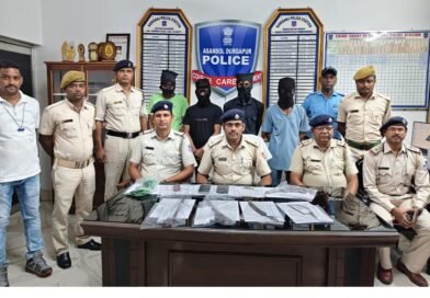 Raniganj News : डकैती की साजिश नाकाम, हथियारों के साथ 4 गिरफ्तार