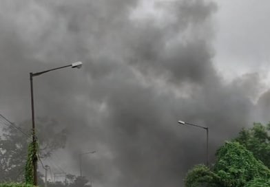 पानागढ़ में स्कूटी के शोरूम में लगी आग, इलाके में मचा हड़कंप