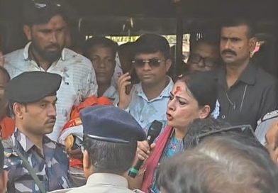 बर्नपुर में जनता दरबार में महिलाओं की भीड़  अन्नपूर्णा योजना की राशि नहीं मिलने पर मंत्री ने संभाला महिलाओं का आक्रोश