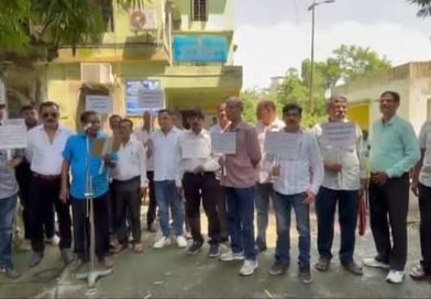 অবিলম্বে বকেয়া বিল মেটানোর দাবি আসানসোলে পিএইচই দপ্তরে ঠিকাদারদের অবস্থান বিক্ষোভ