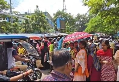 अन्नपूर्णा योजना का पैसा नहीं मिलने पर आसनसोल में एसडीओ कार्यालय के सामने महिलाओं का प्रदर्शन, सड़क जाम