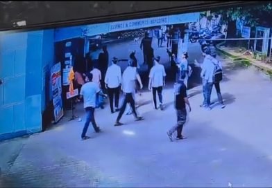 आसनसोल के कॉलेज में छात्रों के बीच मारपीट  बाहरी लोगों के शामिल होने का आरोप, प्रिंसिपल के इस्तीफे की मांग को लेकर एबीवीपी का प्रदर्शन