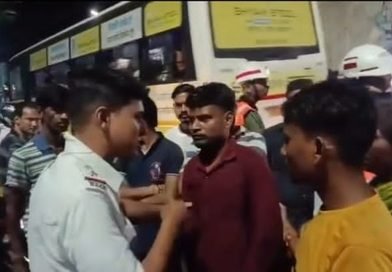 ट्रैफिक नियम तोड़ने का आरोप, टोटो चालक के साथ पुलिस की बहेस, रानीगंज तनाव का माहौल