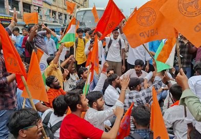 आसनसोल में कॉलेज छात्रों पर हमले के मामले में गिरफ्तारी की मांग, थाने के सामने प्रदर्शन, एबीवीपी ने जीटी रोड किया जाम