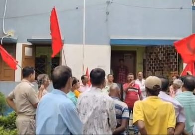 বেহাল রাস্তায় নিত্য দুর্ভোগ, সংস্কারের দাবিতে দুর্গাপুরে পূর্ত দপ্তরে সিপিএমের বিক্ষোভ