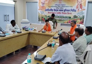 आसनसोल में एक दिवसीय बागवानी प्रशिक्षण शिविर में मंत्री डॉ. कल्याण चक्रवर्ती