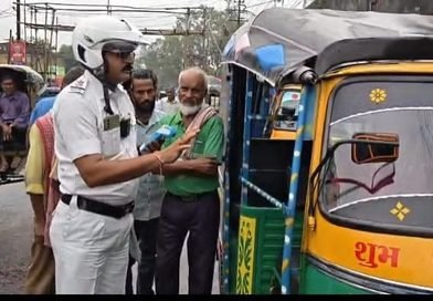 পুর ও নগরোন্নয়ন মন্ত্রীর বার্তার পরেই তৎপরতা  বরাকরে অটো চলাচলে ট্রাফিক পুলিশের কড়া নজরদারি, জরিমানা আদায়