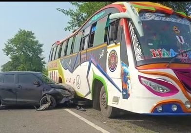 आसनसोल में 19 नंबर राष्ट्रीय राजमार्ग पर सड़क हादसा, नियंत्रण खोकर राहगीरों और बस को कार ने मारी टक्कर, 5 घायल