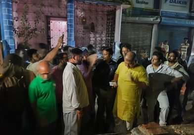 Asansol : ढही भवन की दीवार, 2 घायल, पहुंचे विधायक, खतरनाक इमारतों पर उठे सवाल