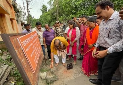 आसनसोल नगर निगम के वार्ड नंबर 43 में सड़क मरम्मत कार्य की विधायक ने की शुरुआत