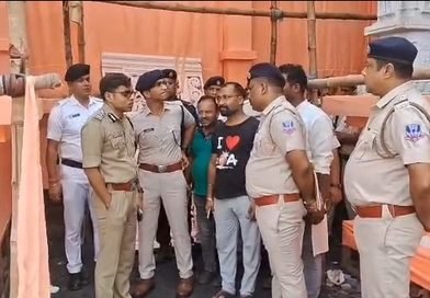 নিরাপত্তা ব্যবস্থা খতিয়ে দেখলেন পুলিশ কমিশনার  দুর্গাপুরে রাম মন্দিরের আদলে সাজছে পুজো মন্ডপ