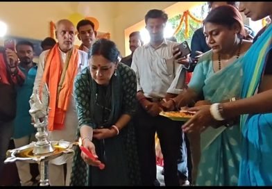 बर्नपुर में कम्युनिटी सेंटर का निरीक्षण करने पहुंचीं मंत्री अग्निमित्रा पाल  “अब से बुकिंग ऑनलाइन होगी”