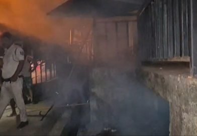 कुल्टी में बहुमंजिला इमारत के पार्किंग लॉट में देर रात आग, पुलिस की तत्परता से बड़ी दुर्घटना से बचे निवासी