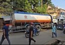 आसनसोल में सड़क के गड्ढे में पेट्रोल से भरा टैंकर फंसा, यातायात बाधित