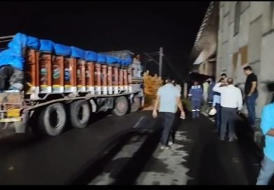गलत रास्ते पर जाकर पानागढ़ में रेलवे ट्रैक पर फंसा सीमेंट लदा ट्रक, चालक गिरफ्तार
