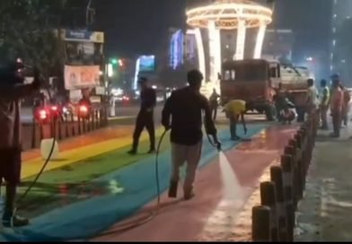 कोलकाता में दुर्घटना के बाद सतर्कता के तौर पर आसनसोल में भी सड़क से हटाया गया रंग